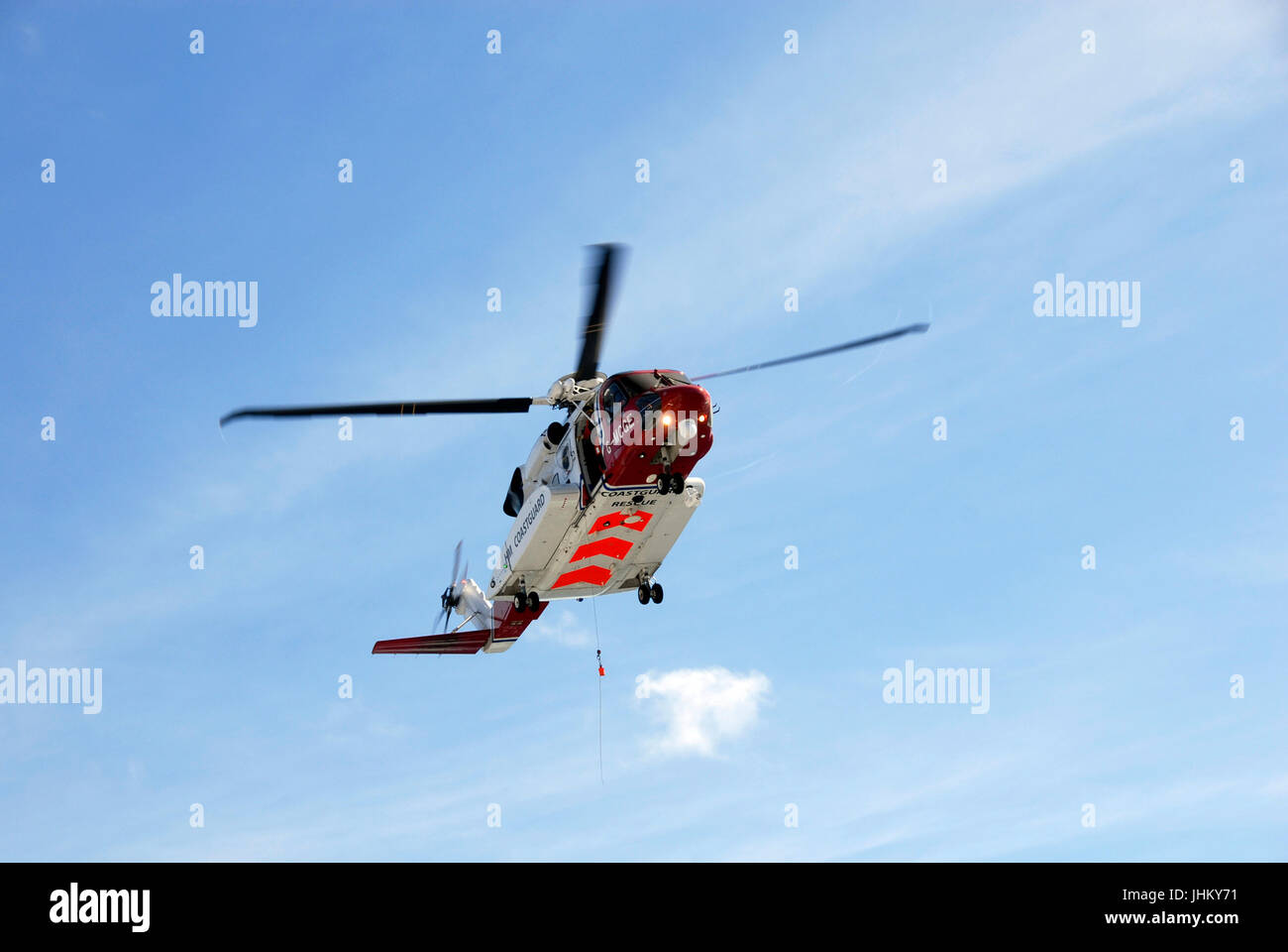 Guardia Costiera Sikorsky Salvataggio in elicottero operanti al di sopra del Mare del Nord Foto Stock