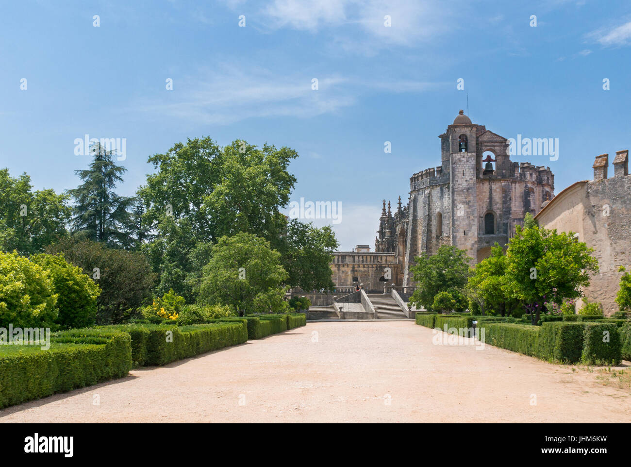 Una panoramica del Convento di Cristo e i bellissimi giardini. Foto Stock