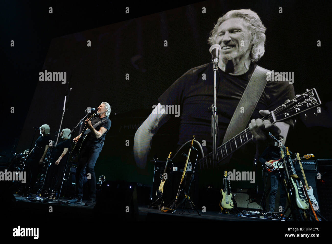 Miami, FL, Stati Uniti d'America. 13 Luglio, 2017. Roger Waters suona presso il AmericanAirlines Arena sulla luglio 13, 2017 a Miami in Florida. Credito: Mpi04/media/punzone Alamy Live News Foto Stock