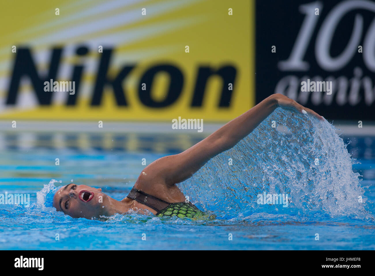 Budapest. 14 Luglio, 2017. Ona Carbonell della Spagna esegue durante le donne solo tecnico di nuoto sincronizzato a preliminare del XVII Campionati del Mondo di nuoto FINA tenutasi a Budapest, in Ungheria il 14 luglio 2017. Credito: Attila Volgyi/Xinhua/Alamy Live News Foto Stock