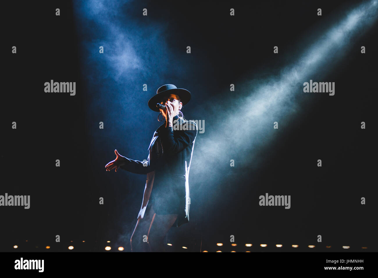 Grugliasco, Italia. 14 Luglio, 2017. 14 luglio 2017: il produttore austriaco e DJ Parov Stelar eseguendo con la sua band sul palco del Festival Gruvillage 2017 Credit: Alessandro Bosio/Alamy Live News Foto Stock