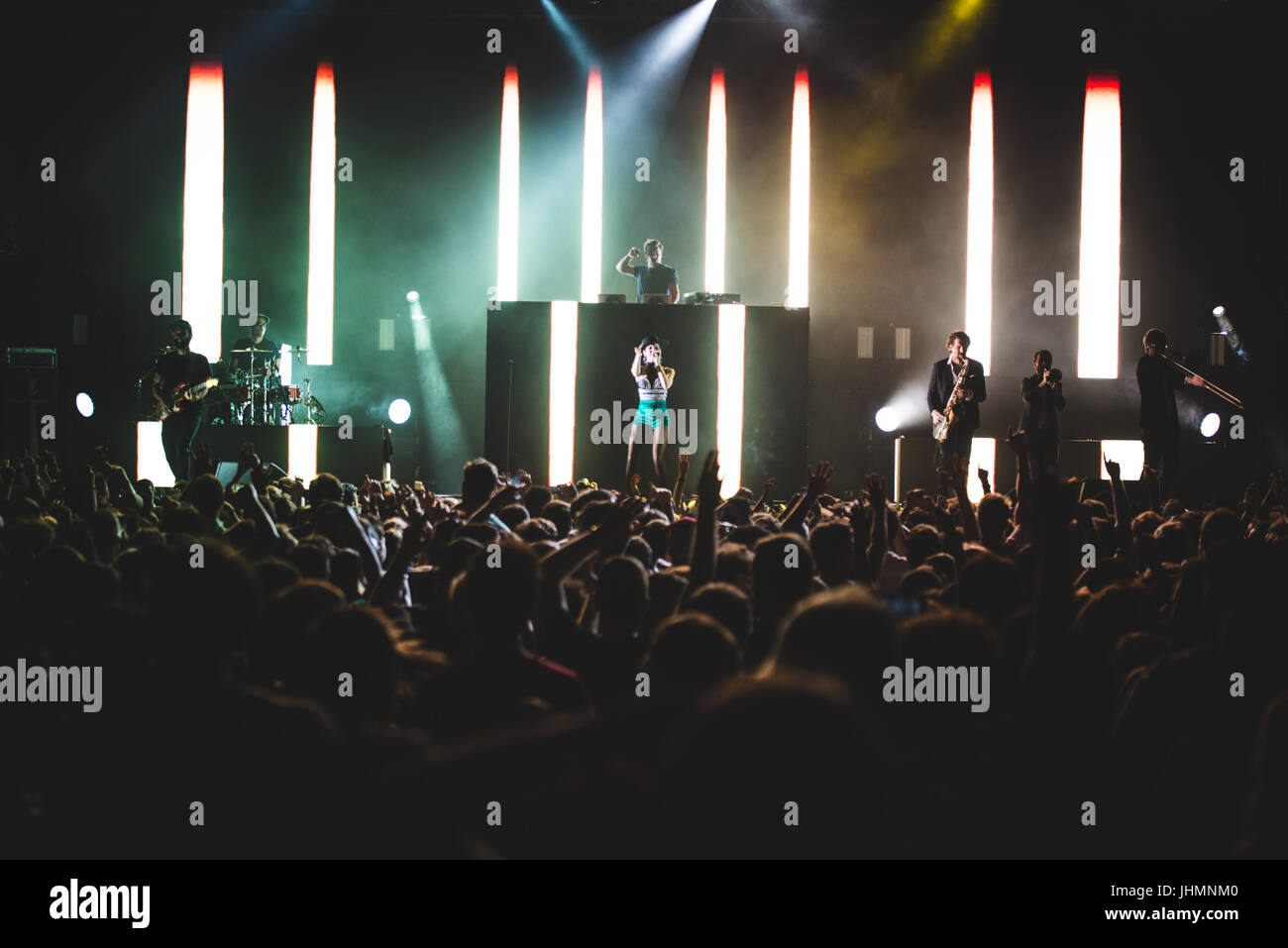 Grugliasco, Italia. 14 Luglio, 2017. 14 luglio 2017: il produttore austriaco e DJ Parov Stelar eseguendo con la sua band sul palco del Festival Gruvillage 2017 Credit: Alessandro Bosio/Alamy Live News Foto Stock