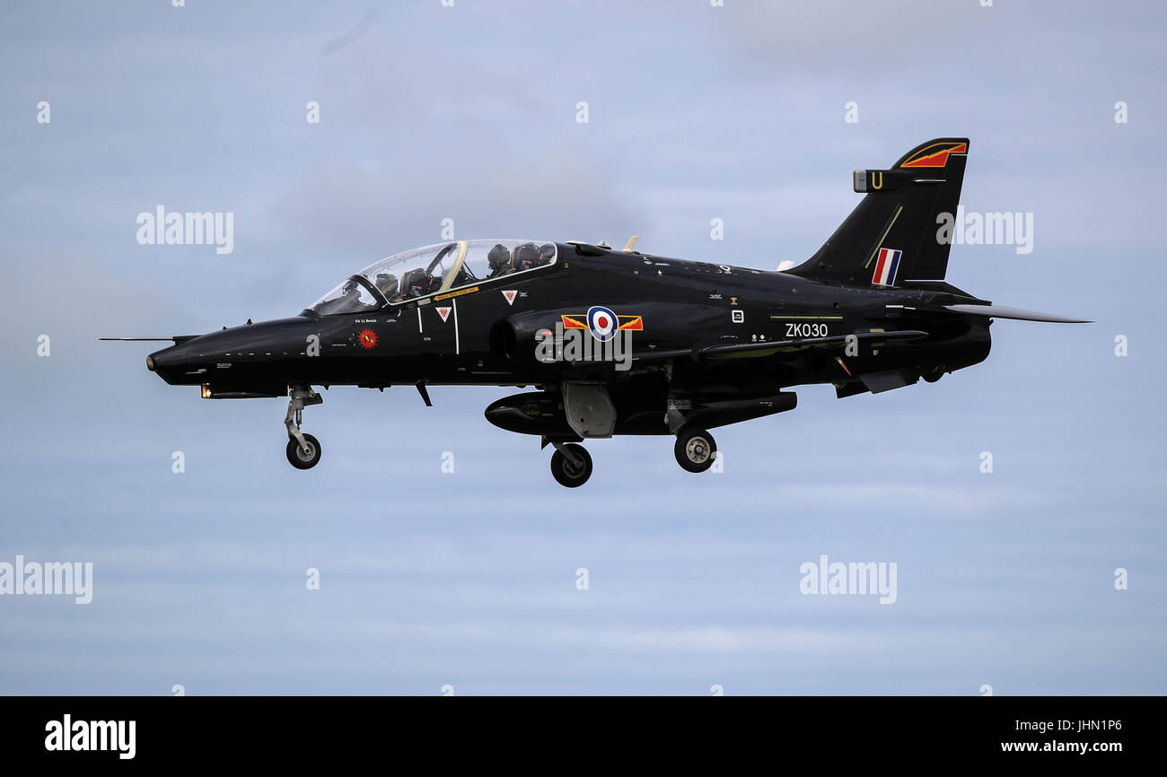 Un falco T2 aerei di atterraggio a RAF Valley in Anglesey, Galles del Nord. Foto Stock