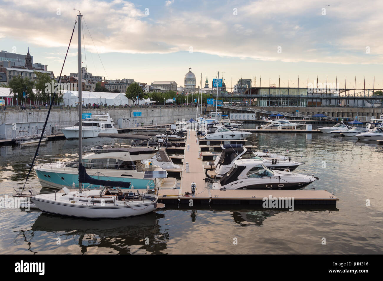 Montreal, CA - 13 Luglio 2017: Montreal Vecchia Port Marina in estate Foto Stock