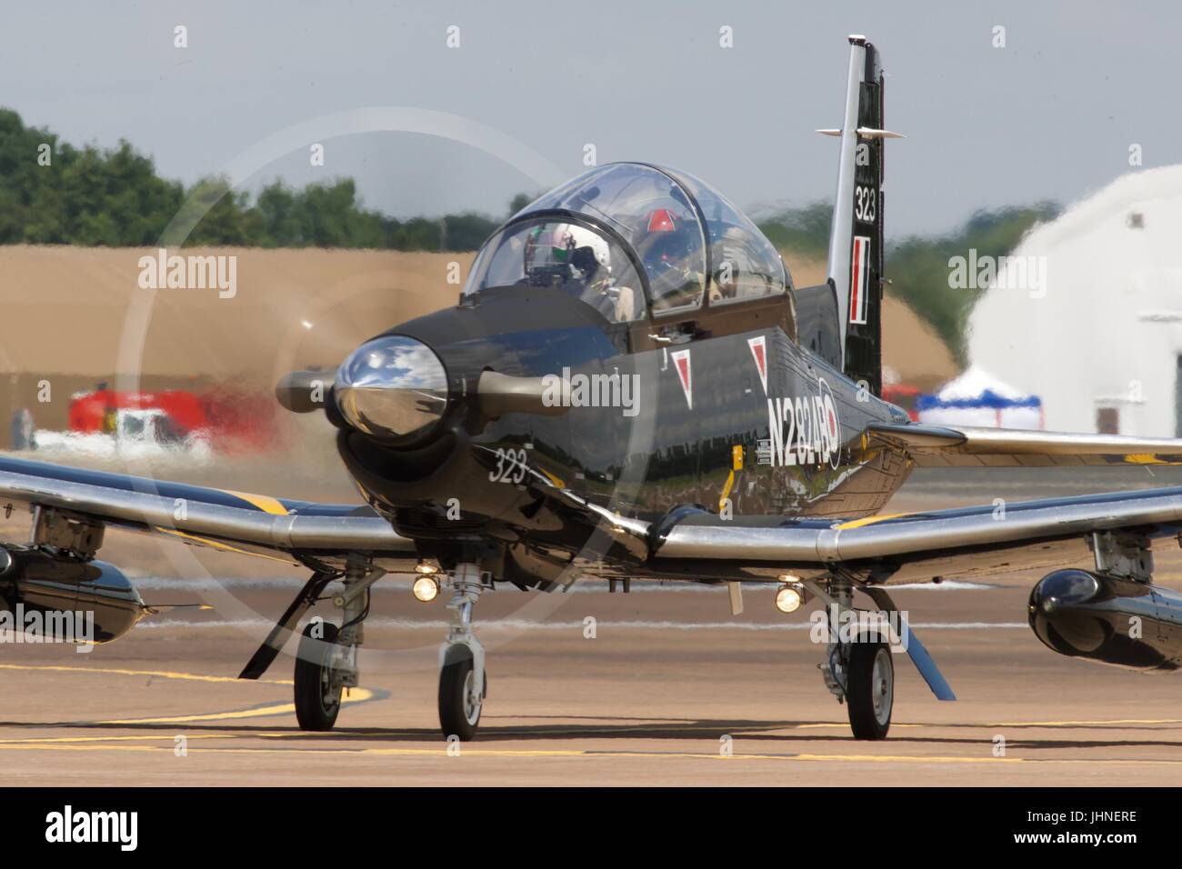RAF Tucano T1 rullaggio sulla pista di The Royal International Air Tattoo Foto Stock