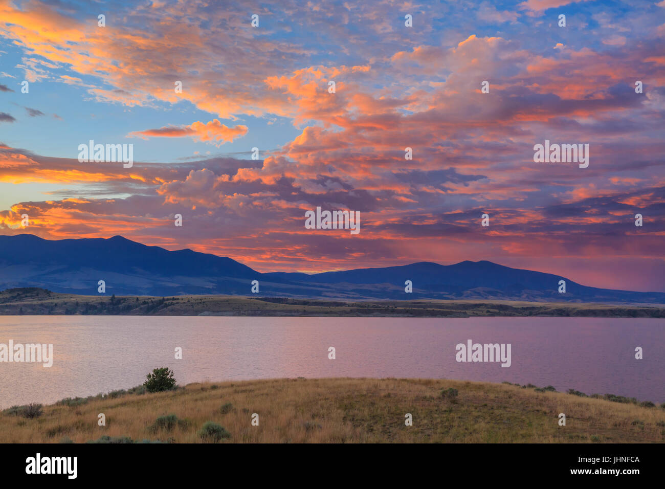 Alba sul canyon Traghetto lago vicino winston, montana Foto Stock