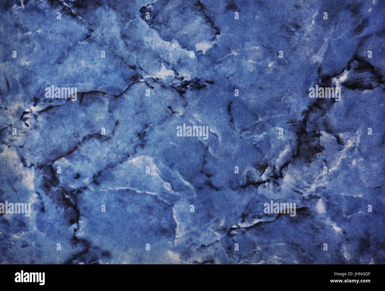 Texture in marmo blu, macchie strisce blu su sfondo bianco Foto Stock
