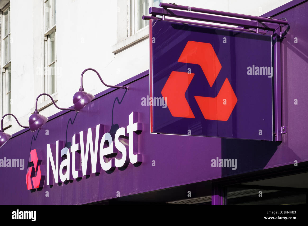 NatWest bank ramo su Upper Street, quartiere di Islington, London, England, Regno Unito Foto Stock
