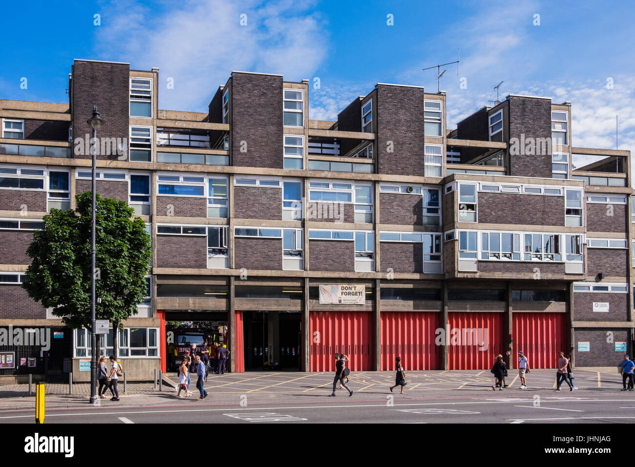 Shoreditch la stazione dei vigili del fuoco sulla vecchia strada, Borough di Hackney, Londra, Inghilterra, Regno Unito Foto Stock