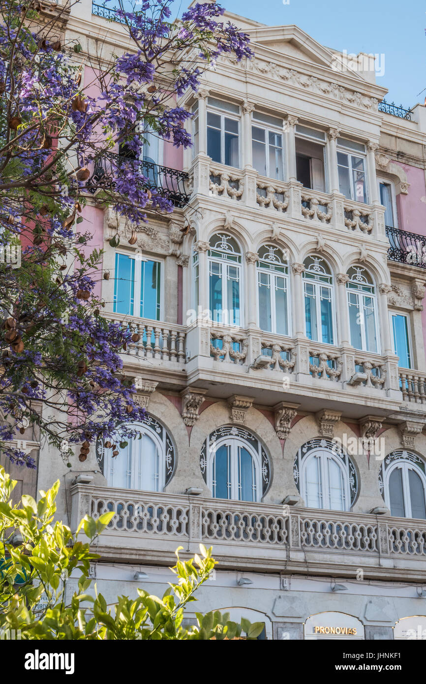 Dettaglio dei tipici balconi decorati in stile neoclassico, Almeria, Andalusia, Spagna Foto Stock