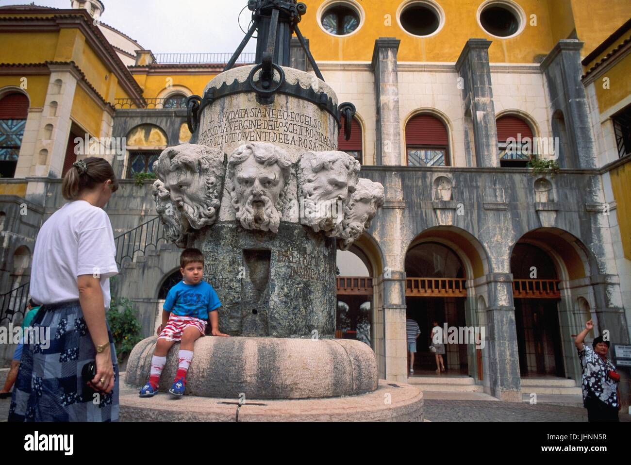 Gardone Riviera , il Lago di Garda (Italia) il Vittoriale, ultimo home e il museo memoriale del poeta Gabriele D'Annunzio Foto Stock