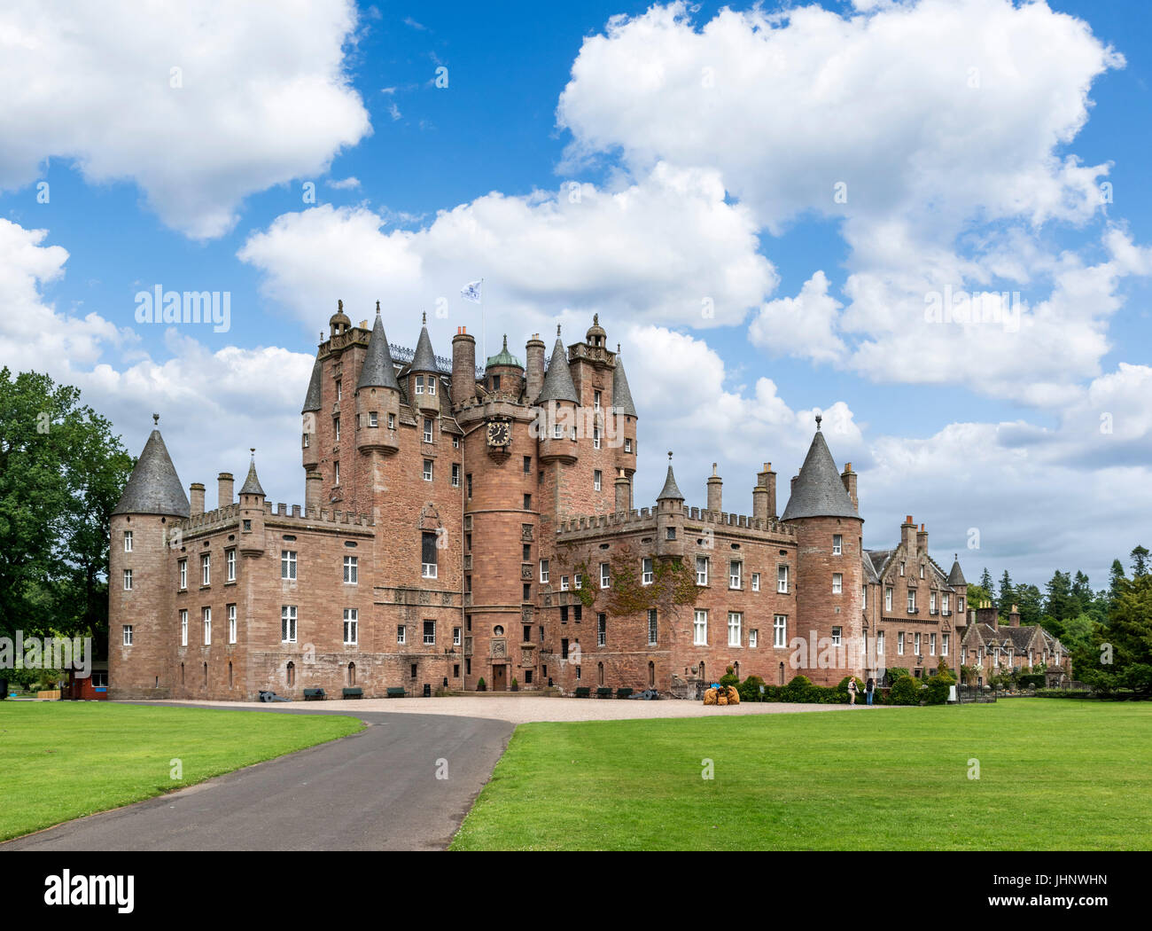 Glamis Castle, casa di famiglia di di Elizabeth Bowes-Lyon (Queen Elizabeth la Regina madre), Angus, Scotland, Regno Unito Foto Stock