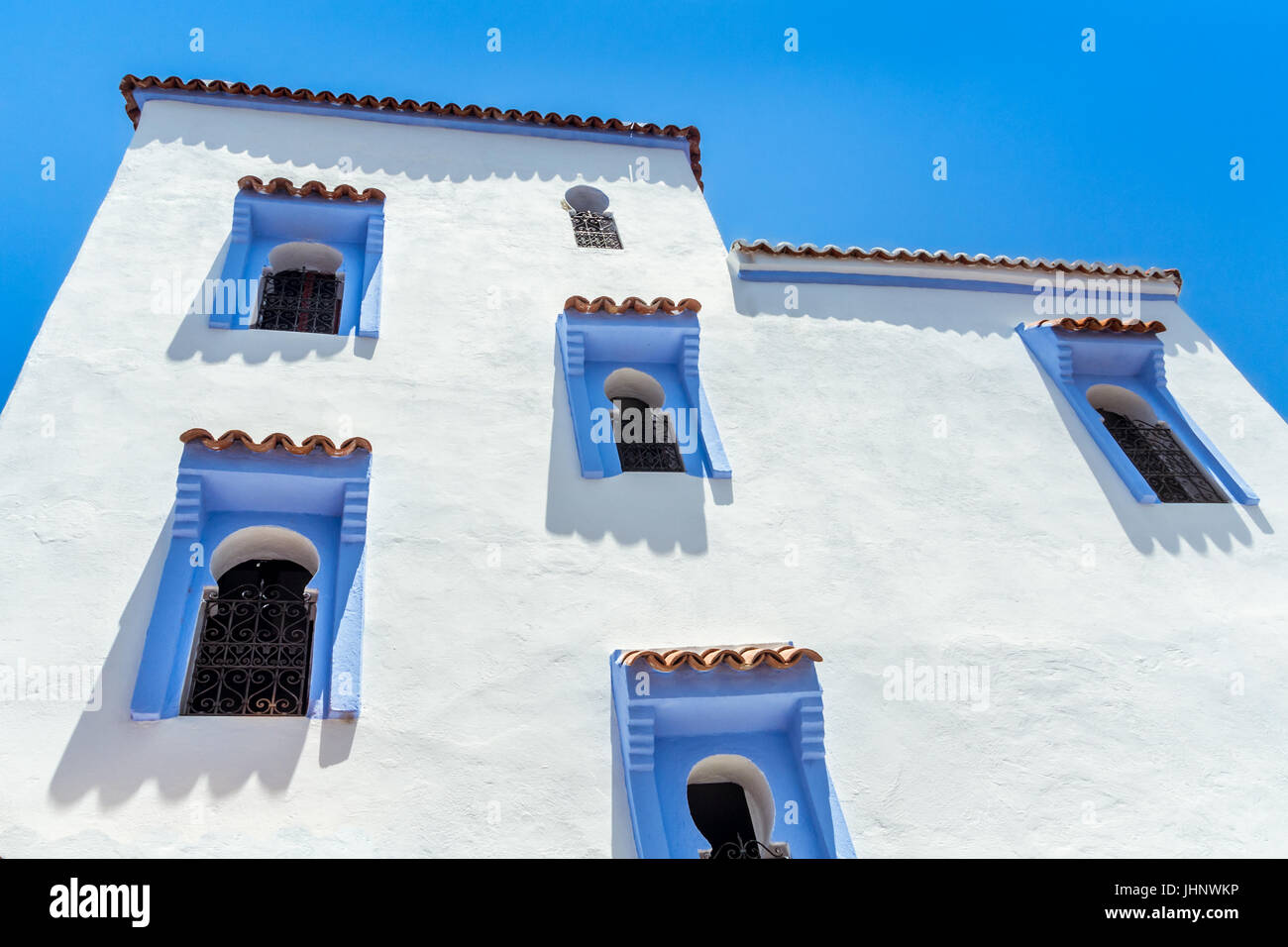 Tipica architettura marocchina Chefchaouenn nel nord del Marocco Foto Stock