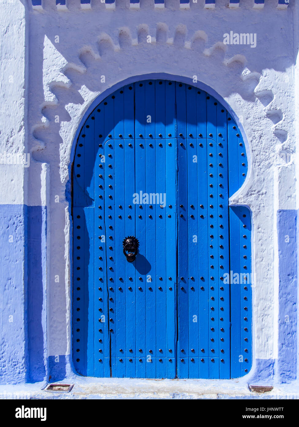 La porta di ingresso nella città di Chefchaouen, Nord del Marocco Foto Stock