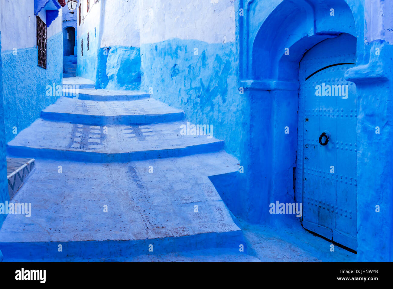 Scala nel blu medina di Chefchaouen, Marocco Foto Stock