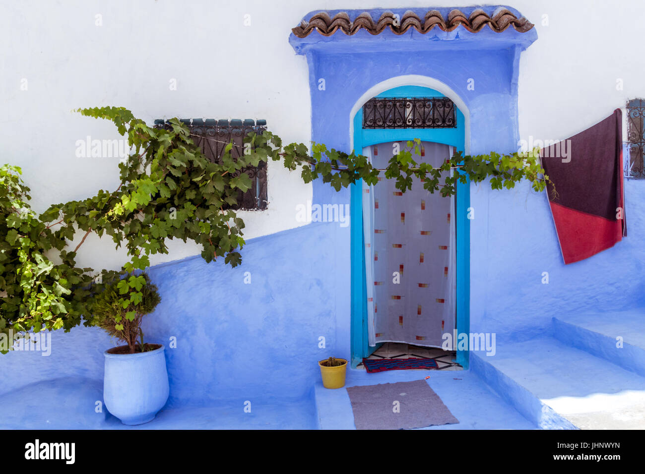 Ingresso nel blu medina di Chefchaouen, nord del Marocco Foto Stock