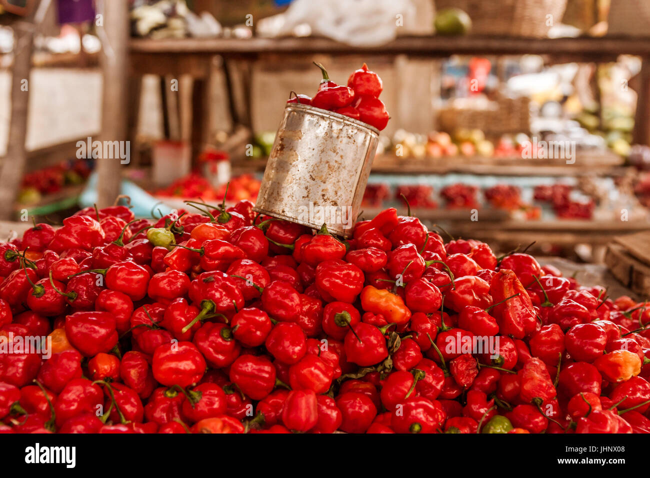 Il display del peperoncino in un mercato del Madagascar Foto Stock