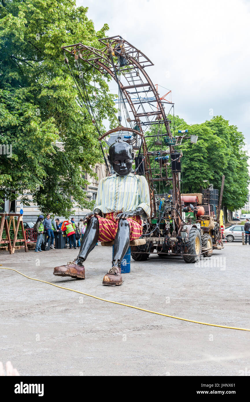 Belgio, Anversa, De Reuzen - i giganti da Royal de Luxe - Zomer van Antwerpen 2015 Foto Stock