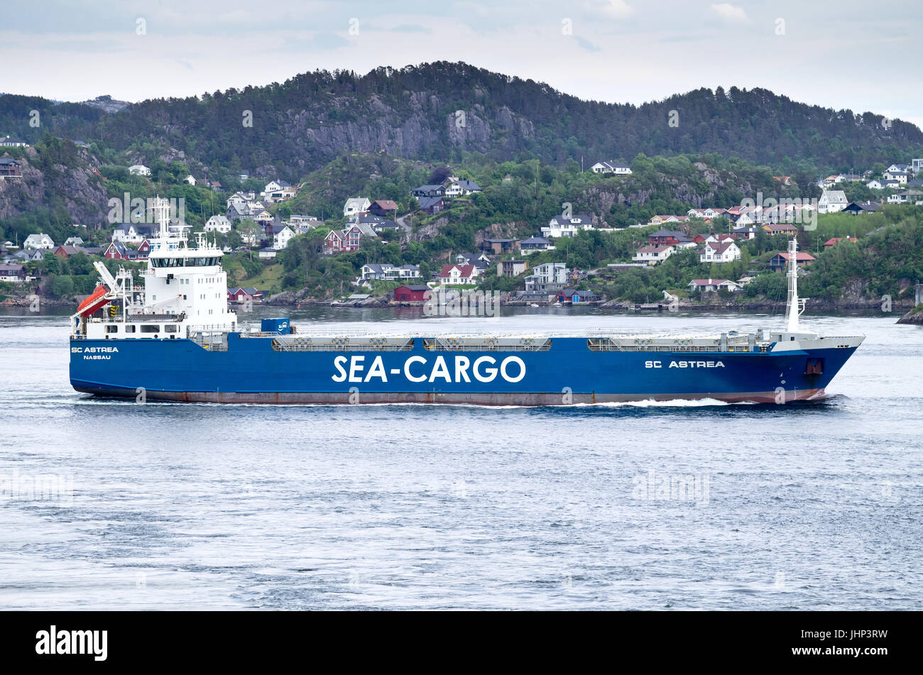 Ro-ro nave SC ASTREA di Sea-Cargo Salta Bergen in uscita. Sea-Cargo è un trasporto multimodale, la società fornisce servizi di logistica sul Mare del Nord. Foto Stock