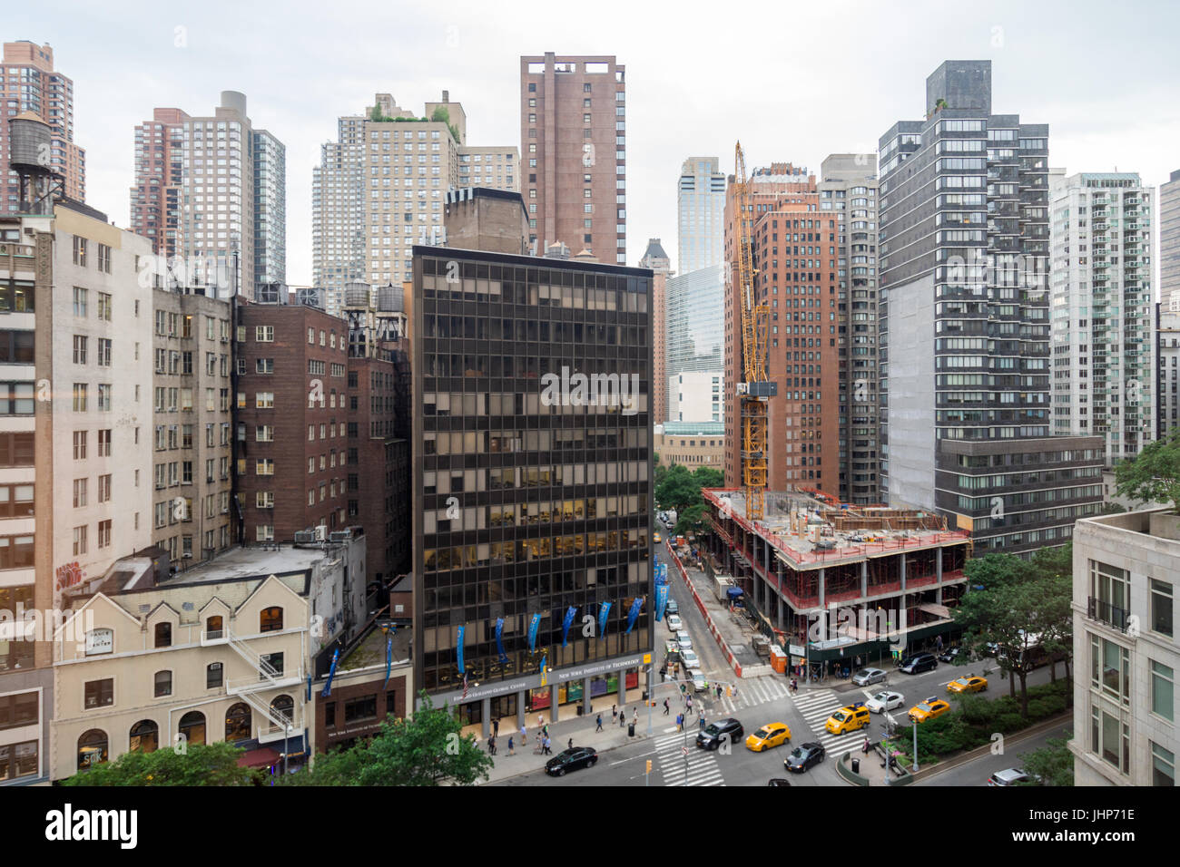 Un paesaggio urbano della zona di Broadway e 61 street sulla upper west side di Manhattan Foto Stock