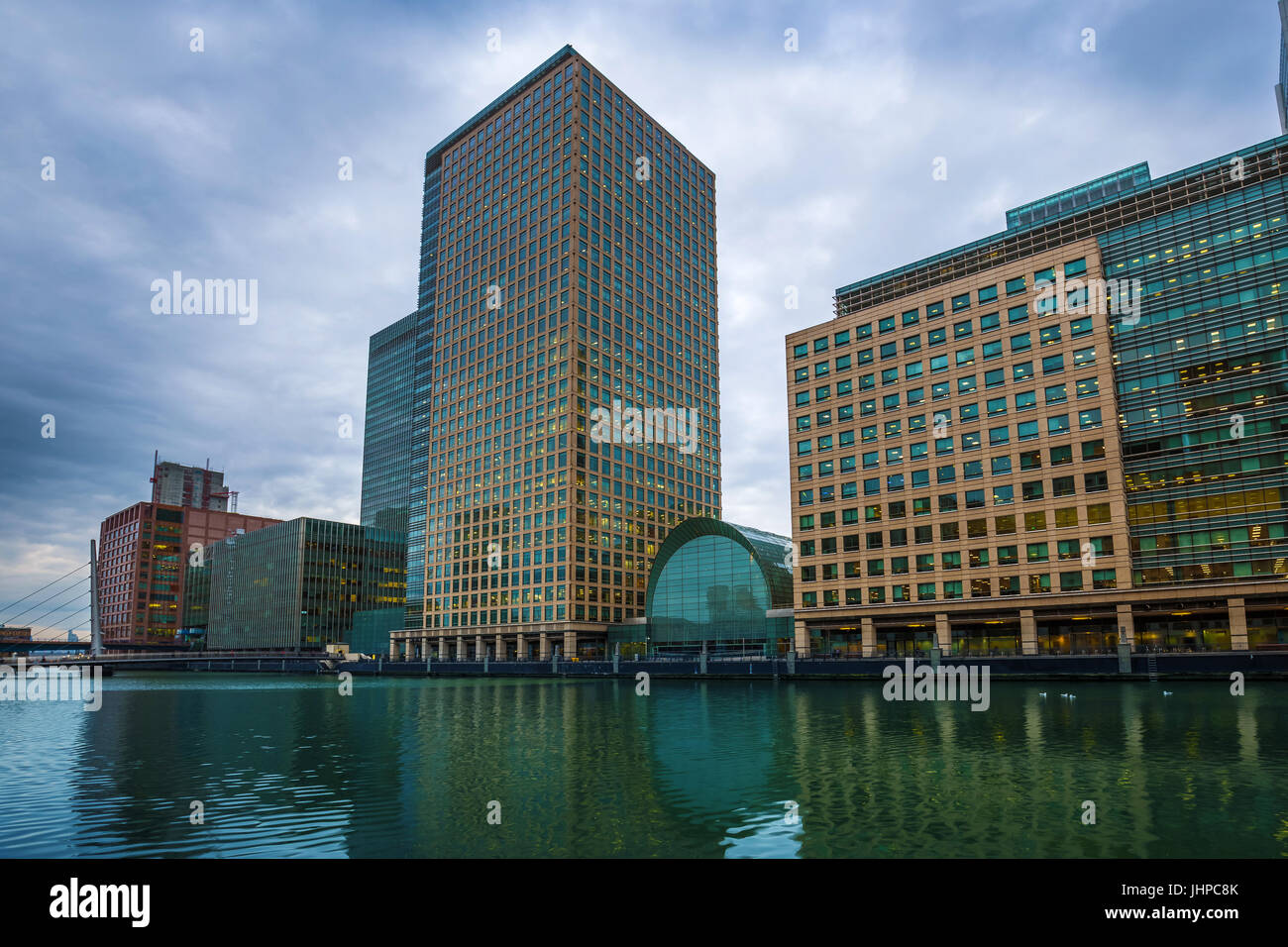 Londra, Inghilterra - i grattacieli di Canary Wharf, il principale quartiere finanziario di Londra est di giorno Foto Stock