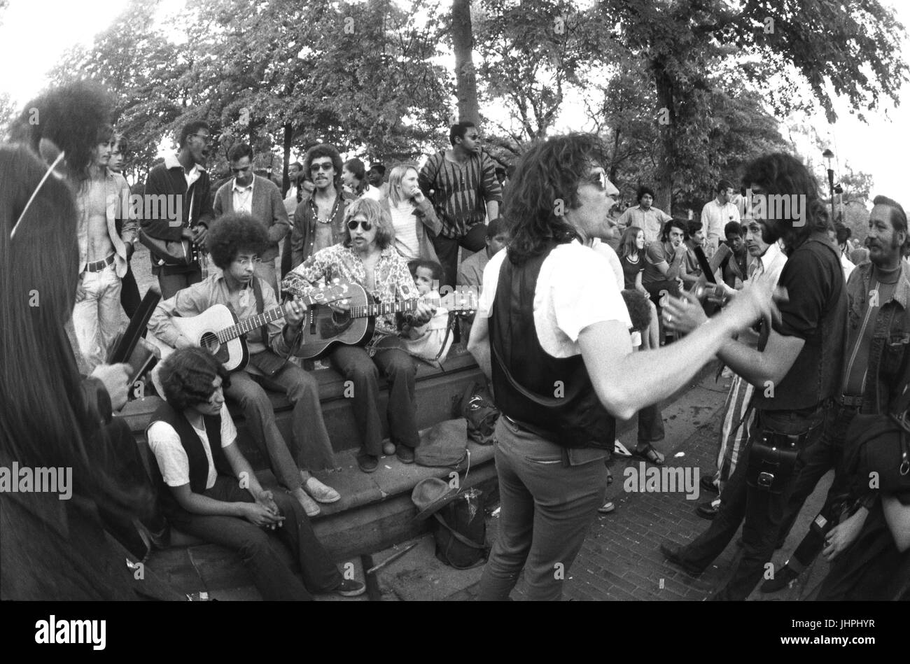 David Peel, con giubbotto senza maniche, eseguendo con il Lower East Side Band nel parco centrale 1969 Foto Stock
