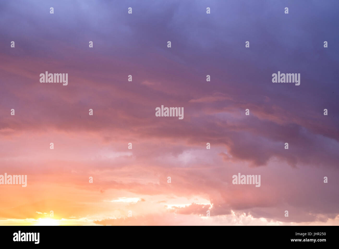 Scenic Cielo di tramonto , cloud drammatico sky - le nuvole colorate Foto Stock