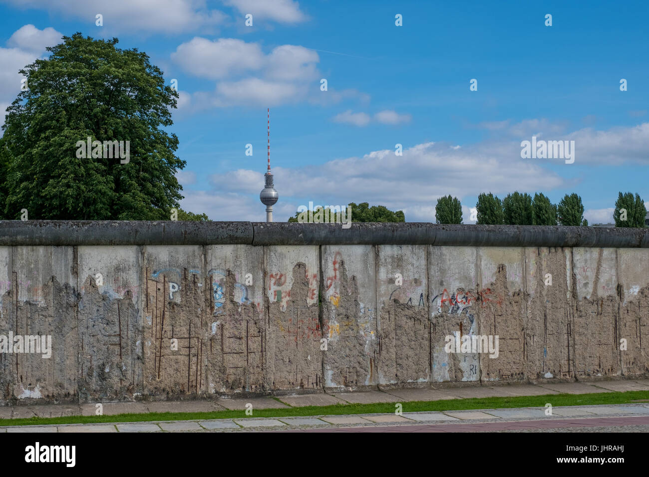 Berlino, Germania - 13 Luglio 2017: i resti del muro di Berlino / Memoriale del Muro di Berlino a Bernauer Strasse a Berlino, Germania. Foto Stock