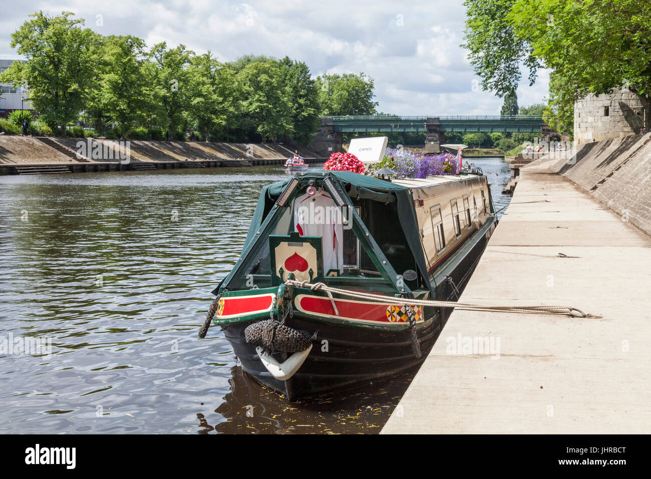 Una chiatta ormeggiata al Riverside in York,l'Inghilterra,UK Foto Stock