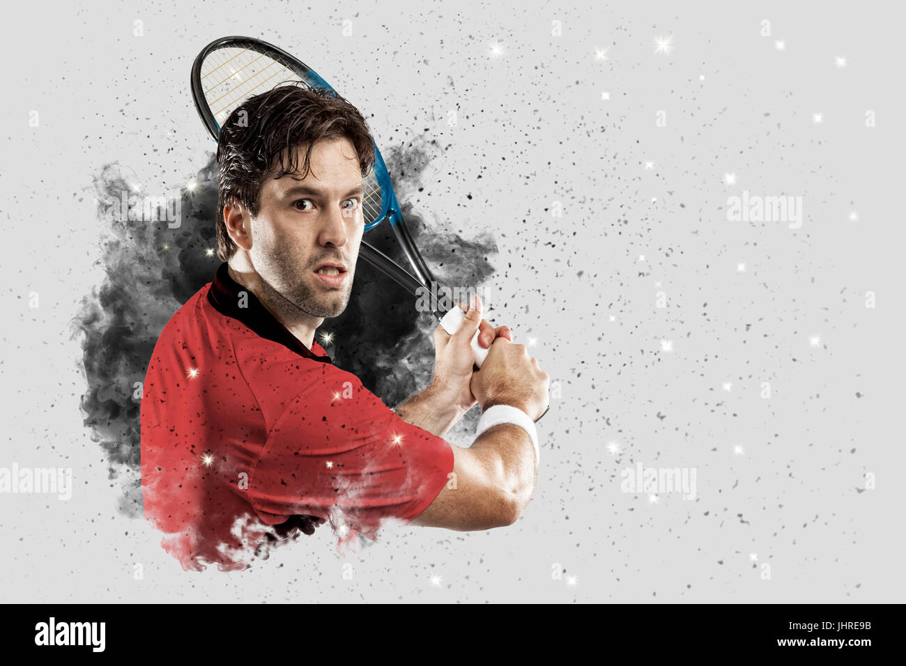 Giocatore di tennis con un rosso uniforme di fuoriuscita di un getto di fumo . Foto Stock