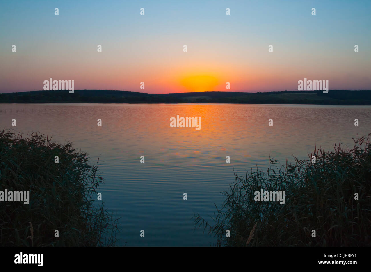 La foto del tramonto sul lago Foto Stock