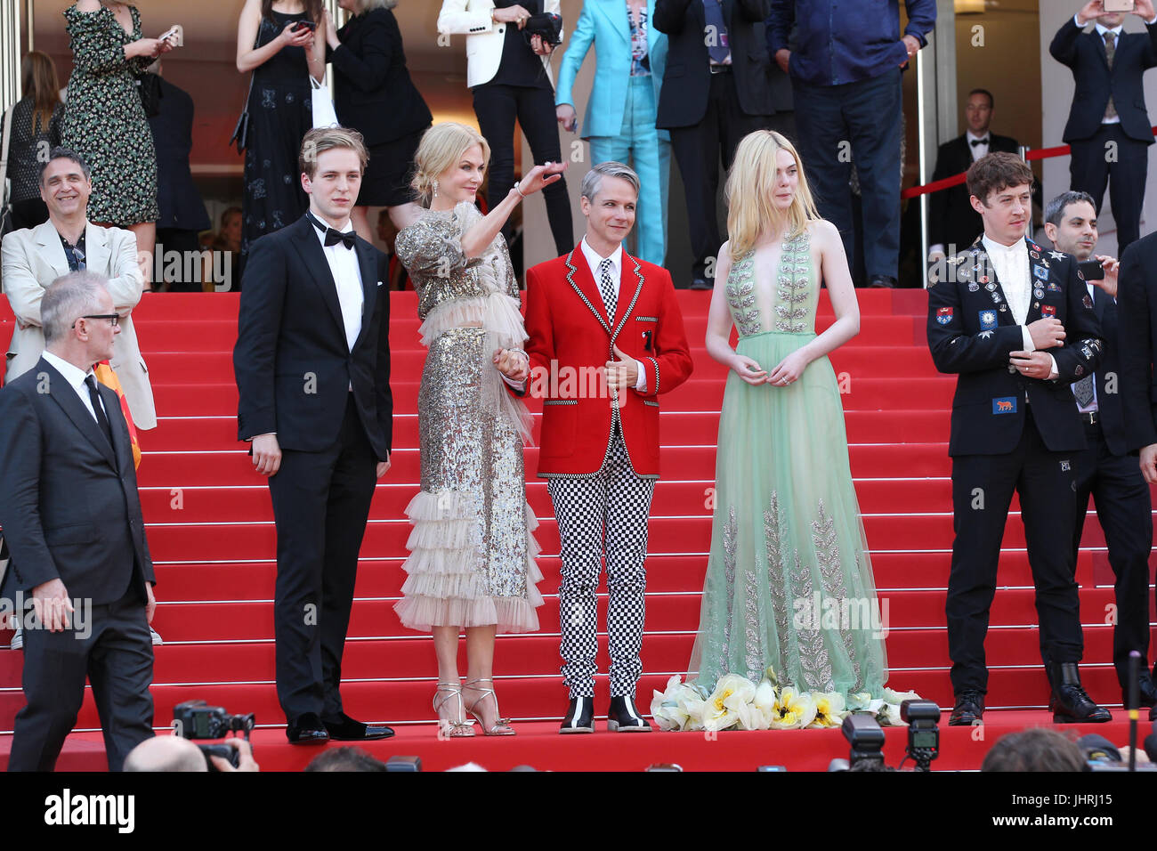 (L-R) Nicole Kidman, John Cameron Mitchell, Elle Fanning e Alex Sharp partono dopo la Come parlare di ragazze in parti lo screening durante il settantesimo annuale di Cannes Film Festival presso il Palais des Festivals il 21 maggio 2017 a Cannes, Francia. Foto Stock