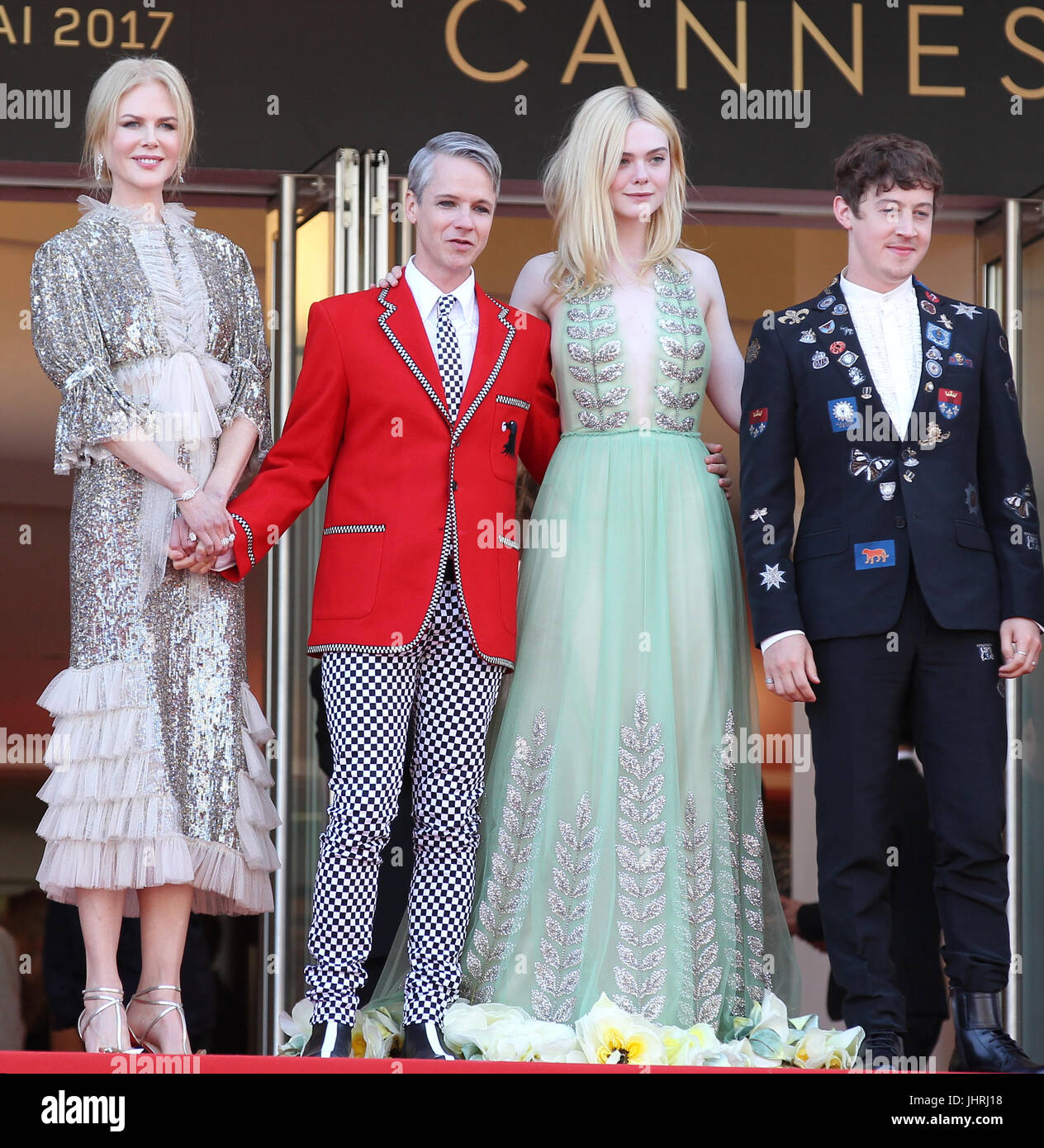 (L-R) Nicole Kidman, John Cameron Mitchell, Elle Fanning e Alex Sharp partono dopo la Come parlare di ragazze in parti lo screening durante il settantesimo annuale di Cannes Film Festival presso il Palais des Festivals il 21 maggio 2017 a Cannes, Francia. Foto Stock