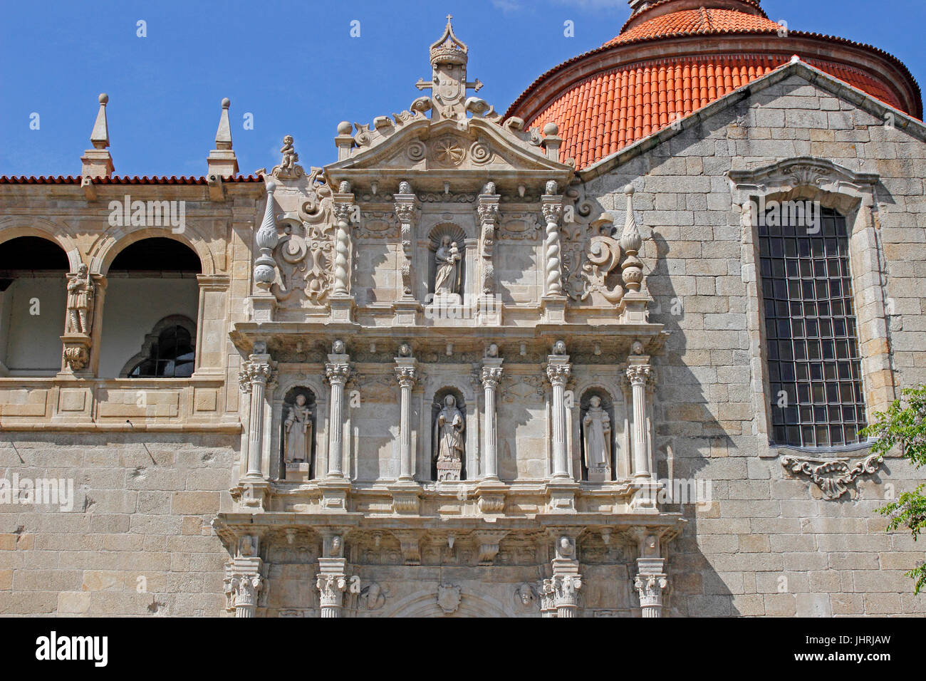 Dettaglio chiesa di San Goncalo sul fiume Tamega Ponte de Sao Goncalo Amarante Douro Portogallo Foto Stock