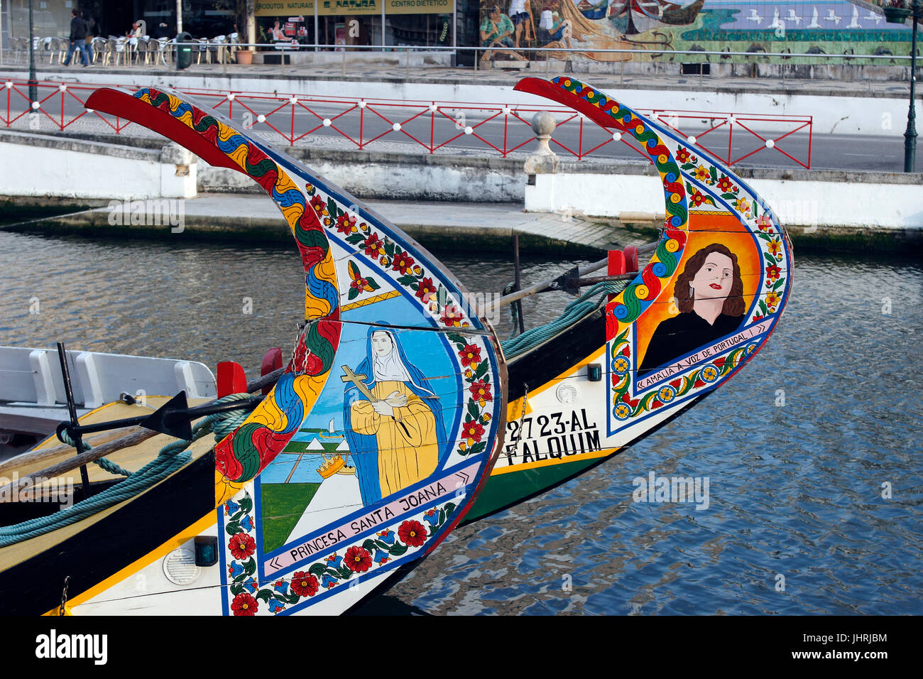 Dettagli decorativi barche Moliceiro lungo il canale centrale Aveiro Portogallo Foto Stock