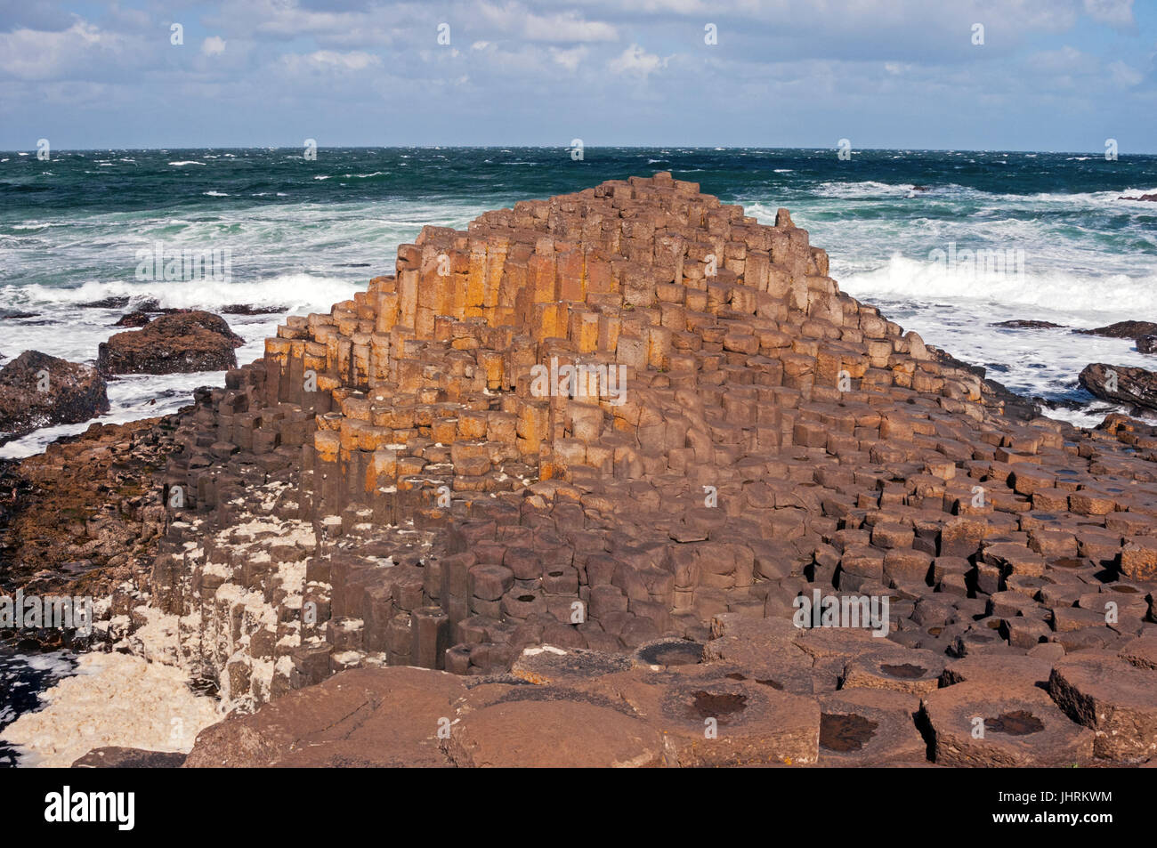 Giants Causeway e Oceano Atlantico, Irlanda del Nord Foto Stock