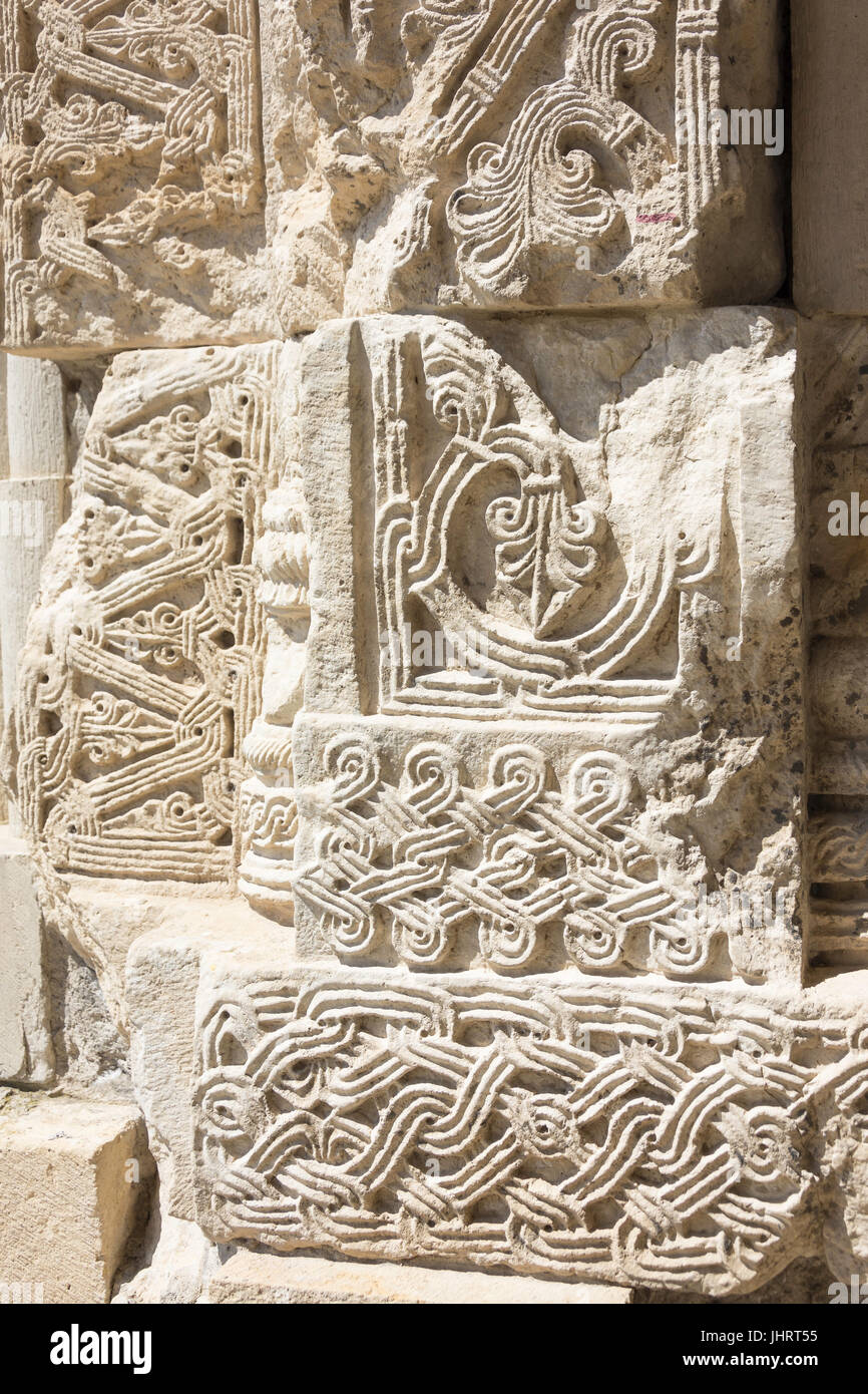Antiche sculture in pietra in ingresso alla Cattedrale della Natività della Vergine, Monastero di Gelati, Kutaisi, Imereti provincia (Mkhare), Georgia Foto Stock