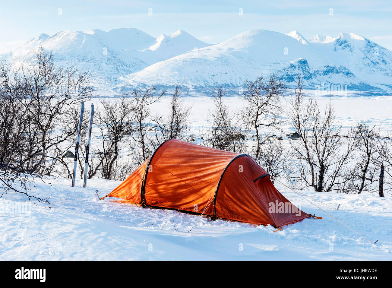 Il lago ghiacciato Akkajaure con il Akkamassiv, Stora Sjoefallet national park, patrimonio mondiale, Laponia Norrbotten, Lapponia, Svezia , aprile , der gefror Foto Stock