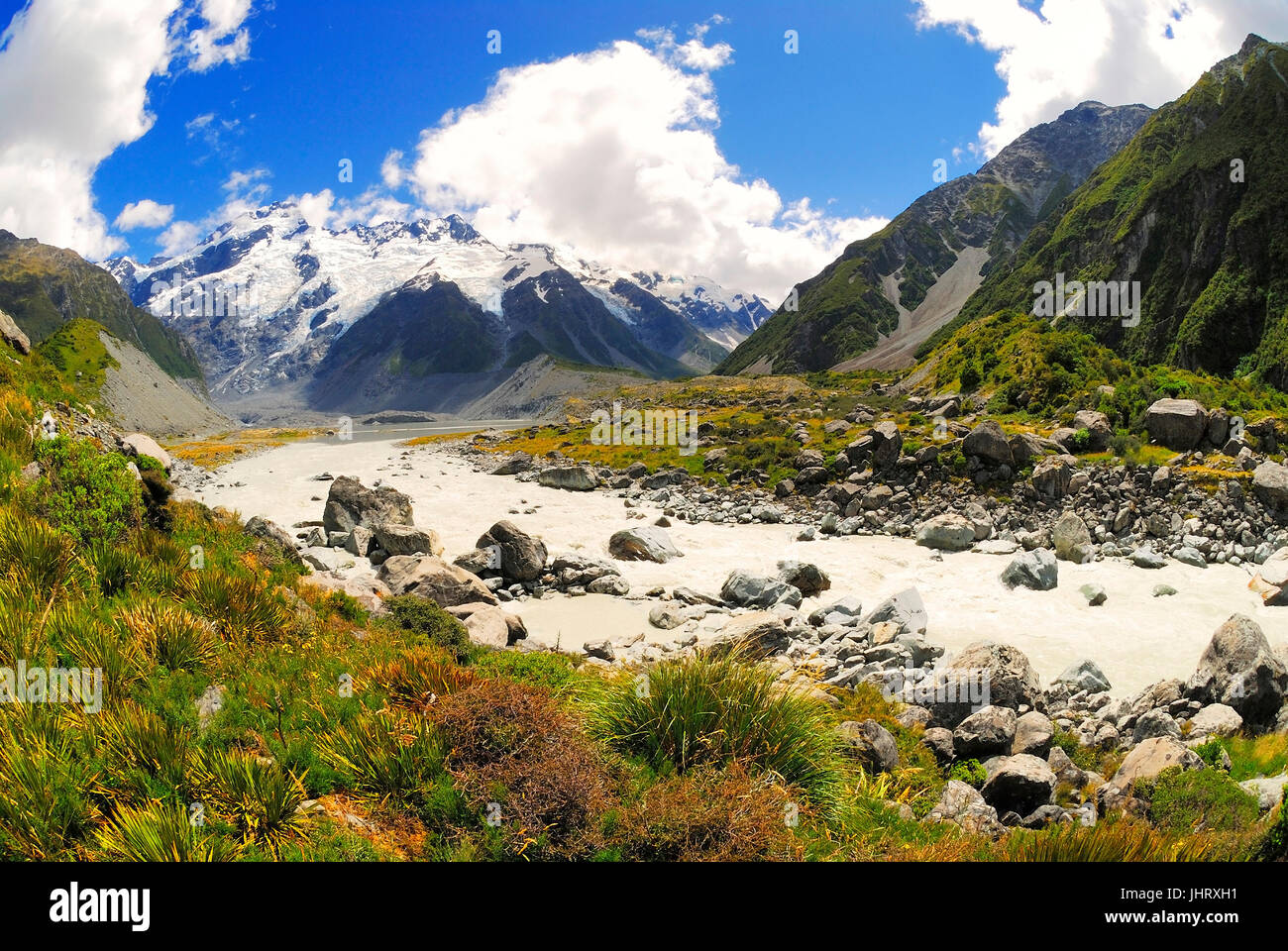 "Hooker River con Mt. Sefton, Hooker Valley, Mt. Parco nazionale di Cook, a sud di incubi, Mondo Natura erede a sud ovest della Nuova Zelanda, Canterbury, sud Foto Stock