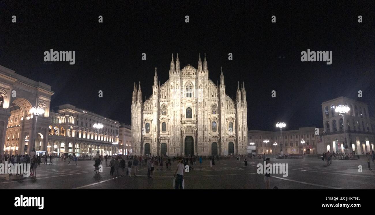 Piazza del Duomo di notte, Milano, Italia Foto Stock