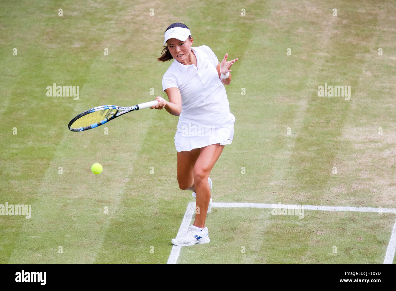 Makoto Ninomiya (JPN), 14 luglio 2017 - Tennis : Makoto Ninomiya del Giappone durante il doppio femminile semi-partita finale del torneo di Wimbledon Lawn Tennis Championships contro Hao-Ching Chan di Taiwan e Monica Niculescu della Romania a tutti England Lawn Tennis e Croquet Club di Londra, Inghilterra. (Foto di AFLO) Foto Stock