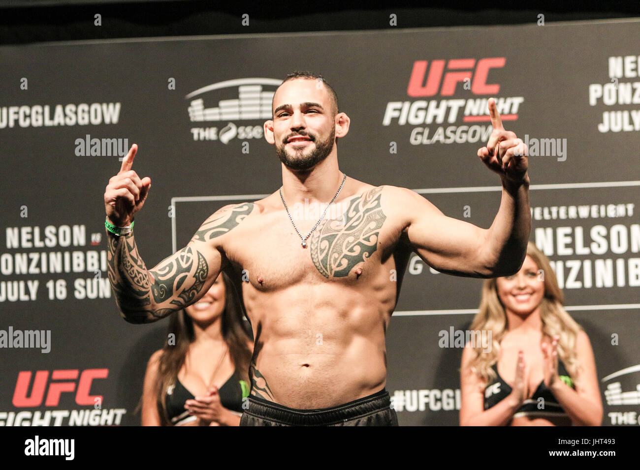 SSE idro, Glasgow, Regno Unito. Il 15 luglio 2017.Santiago Ponzinibbio prende per le scale a UFC Glasgow -Weigh-In Credito: Dan Cooke/ Alamy Live News Foto Stock