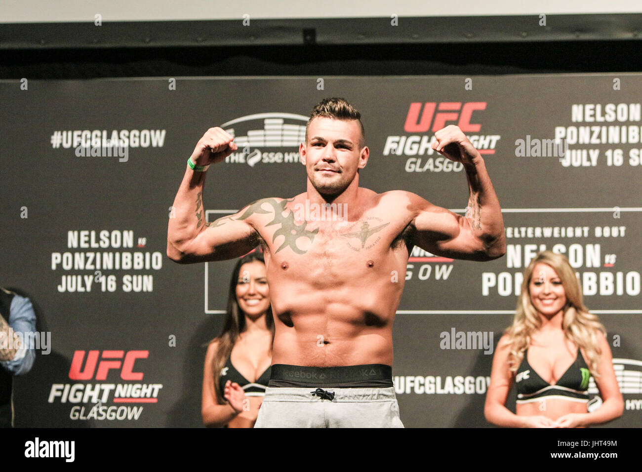 SSE idro, Glasgow, Regno Unito. Il 15 luglio 2017. Jack prende Marshman per le scale a UFC Glasgow -Weigh-In Credito: Dan Cooke/ Alamy Live News Foto Stock