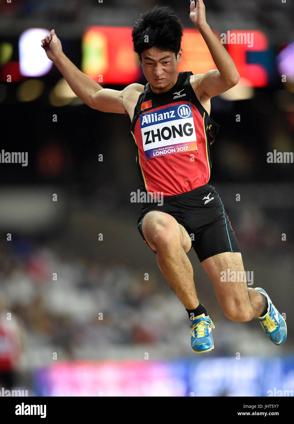 Londra Inghilterra - Luglio 15, 2017: Huanghao Zhong (CHN) durante gli Uomini Salto in lungo T38 durante il mondo Para atletica campionati, Londra 2017, sabato. Foto : Taka G Wu Foto Stock