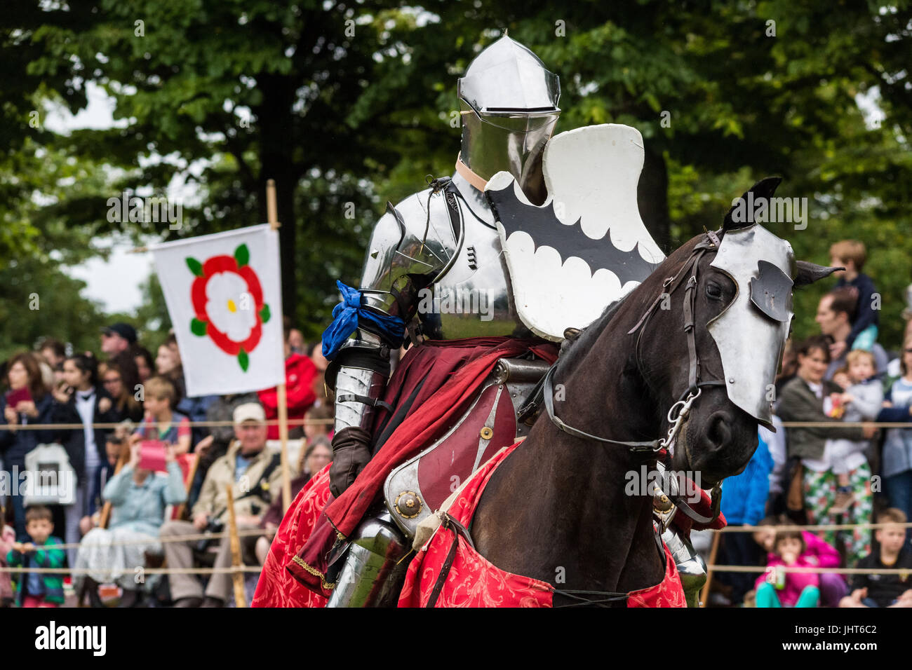 Londra, Regno Unito. Il 15 luglio 2017. Tudor giostra a Hampton Court Palace © Guy Corbishley/Alamy Live News Foto Stock