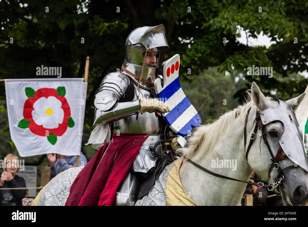 Londra, Regno Unito. Il 15 luglio 2017. Tudor giostra a Hampton Court Palace © Guy Corbishley/Alamy Live News Foto Stock