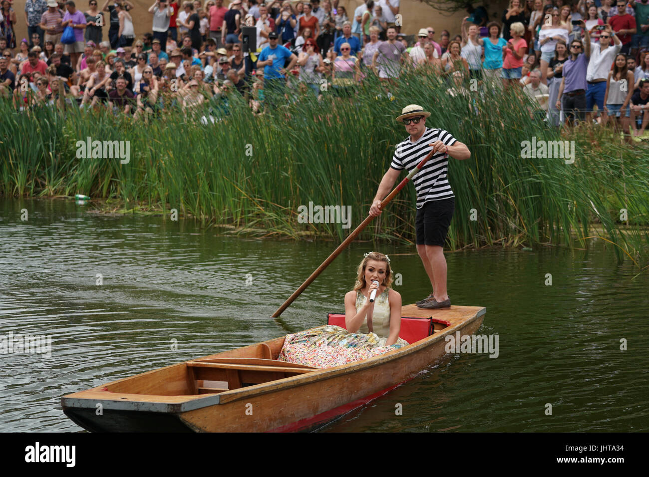 Latitude Festival, UK. 16 Luglio, 2017. Katherine Jenkins cantare in un punt prima di eseguire sul palcoscenico del lago il giorno 4 (domenica) del 2017 Latitude festival in Henham Park, Southwold nel Suffolk. Foto Data: Domenica, 16 luglio 2017. Foto di credito dovrebbe leggere: Roger Garfield/Alamy Live News. Foto Stock
