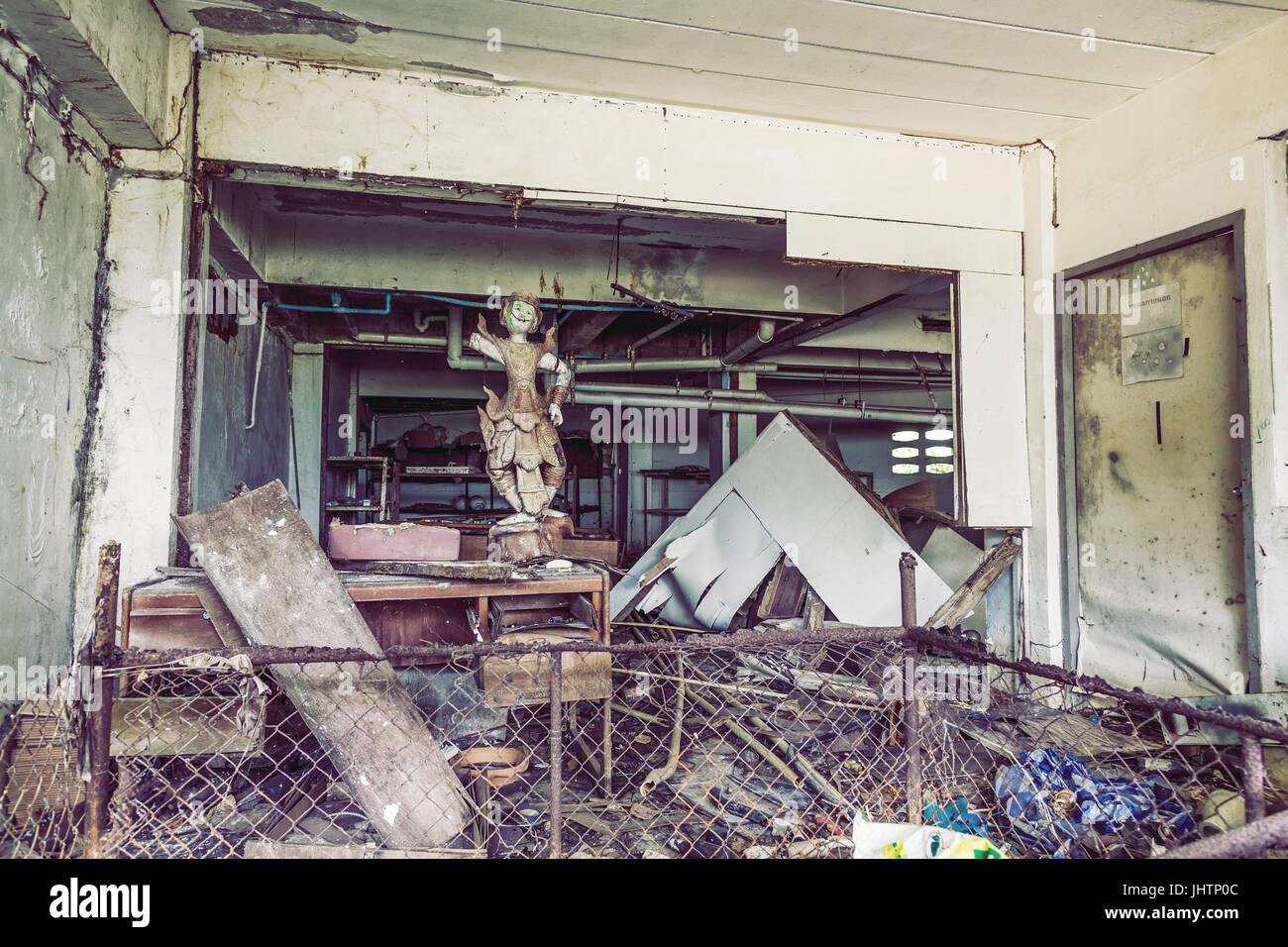 Hotel abbandonato dopo lo tsunami del 2004. Thailandia. Phuket Foto Stock