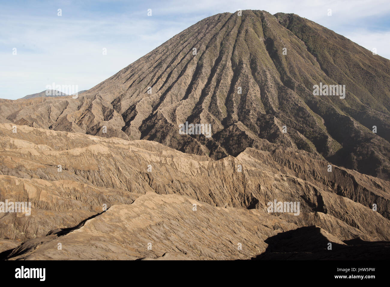 Cono vulcanico entro la caldeira del Monte Bromo vulcano attivo, East Java Indonesia. Foto Stock