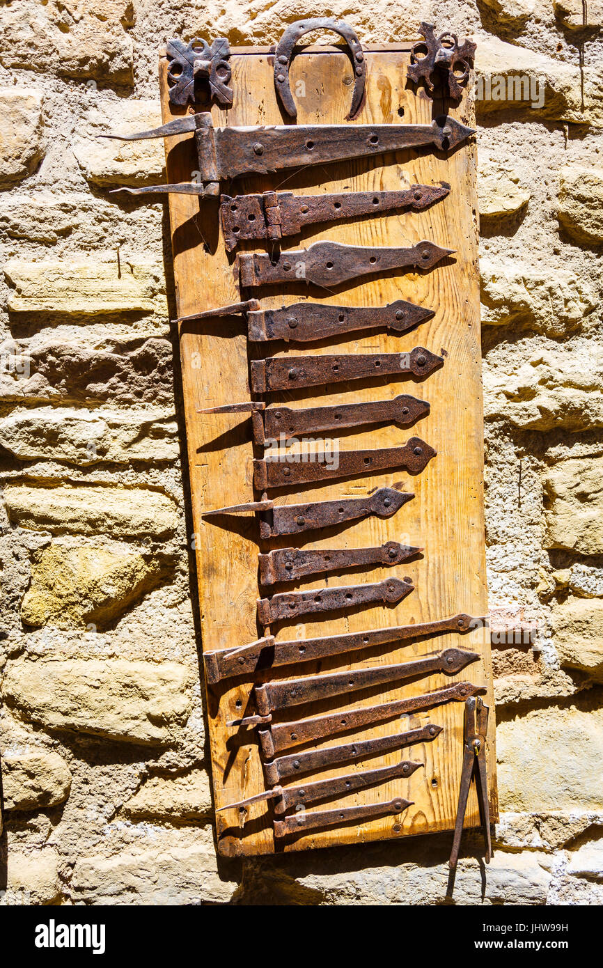 Set Cerniere E Angolari Stile Gotico Antico - Ferramenta Decorativa In Bronzo Per Scatole Legno, Gioielli E Mobili, Con Viti - 2